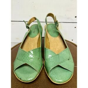 Soft Spot Green Snakeprint Heels Womans Size 7.